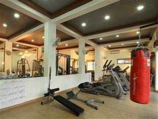 O2 Wellness Club Hotel Pune Exterior foto
